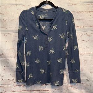 Aerie heart eyes waffle Henley Floral Blue Long Sleeve shirt blue medium M